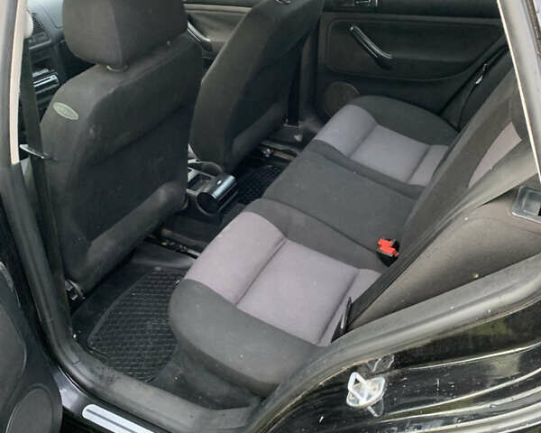 Черный Фольксваген Гольф, объемом двигателя 1.6 л и пробегом 240 тыс. км за 4700 $, фото 6 на Automoto.ua