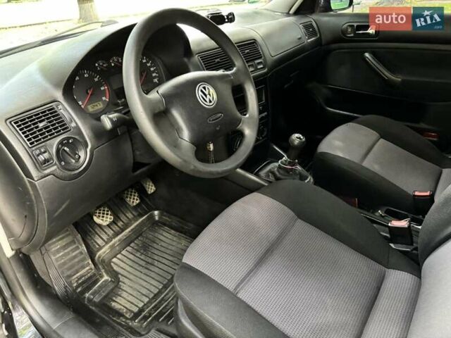 Черный Фольксваген Гольф, объемом двигателя 1.39 л и пробегом 253 тыс. км за 4900 $, фото 4 на Automoto.ua