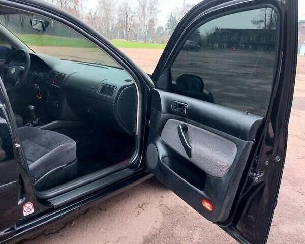 Черный Фольксваген Гольф, объемом двигателя 1.39 л и пробегом 241 тыс. км за 3000 $, фото 5 на Automoto.ua