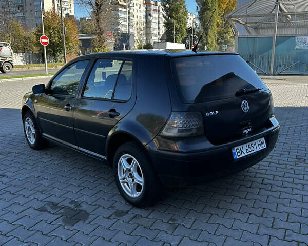 Черный Фольксваген Гольф, объемом двигателя 1.39 л и пробегом 298 тыс. км за 2600 $, фото 2 на Automoto.ua