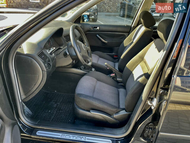 Черный Фольксваген Гольф, объемом двигателя 1.4 л и пробегом 260 тыс. км за 4500 $, фото 9 на Automoto.ua