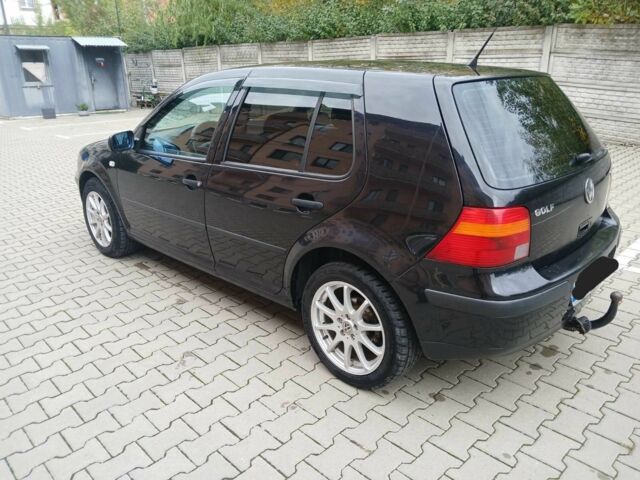 Черный Фольксваген Гольф, объемом двигателя 1.6 л и пробегом 234 тыс. км за 3850 $, фото 4 на Automoto.ua