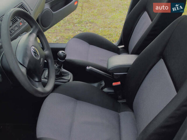 Черный Фольксваген Гольф, объемом двигателя 1.39 л и пробегом 250 тыс. км за 5000 $, фото 10 на Automoto.ua