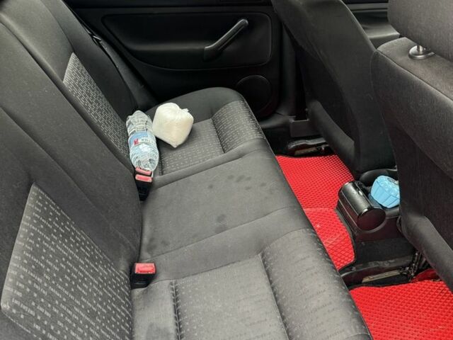 Чорний Фольксваген Гольф, об'ємом двигуна 1.4 л та пробігом 180 тис. км за 3900 $, фото 6 на Automoto.ua