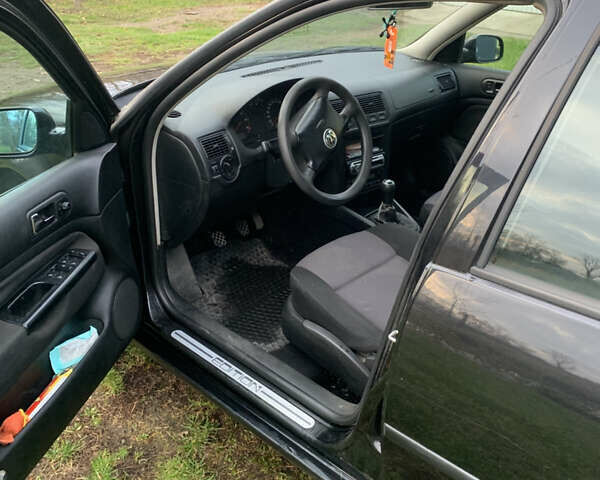 Черный Фольксваген Гольф, объемом двигателя 1.6 л и пробегом 240 тыс. км за 4700 $, фото 4 на Automoto.ua