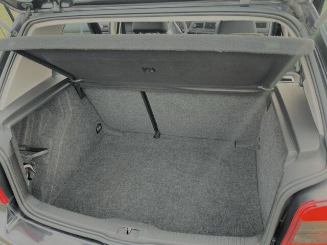 Черный Фольксваген Гольф, объемом двигателя 1.4 л и пробегом 250 тыс. км за 5000 $, фото 10 на Automoto.ua