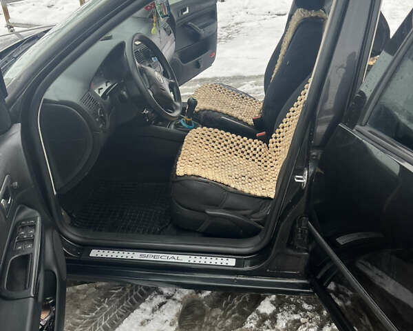 Черный Фольксваген Гольф, объемом двигателя 1.39 л и пробегом 256 тыс. км за 3700 $, фото 6 на Automoto.ua