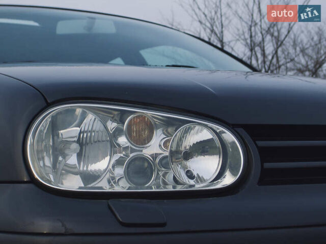 Черный Фольксваген Гольф, объемом двигателя 1.39 л и пробегом 250 тыс. км за 5000 $, фото 3 на Automoto.ua