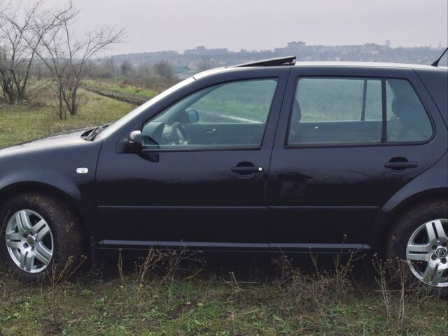Черный Фольксваген Гольф, объемом двигателя 1.4 л и пробегом 250 тыс. км за 5000 $, фото 22 на Automoto.ua