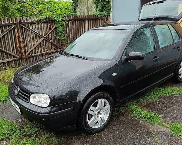 Черный Фольксваген Гольф, объемом двигателя 1.39 л и пробегом 275 тыс. км за 3800 $, фото 1 на Automoto.ua