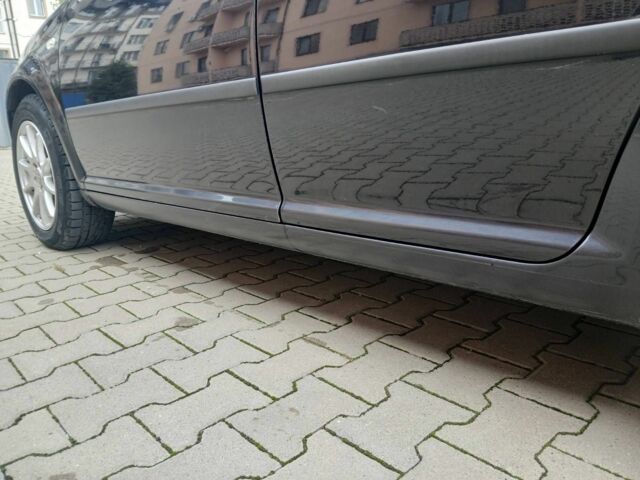 Черный Фольксваген Гольф, объемом двигателя 1.6 л и пробегом 234 тыс. км за 3850 $, фото 11 на Automoto.ua