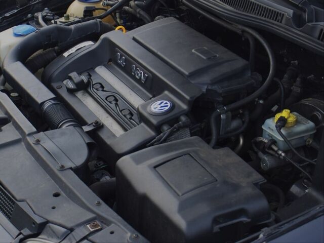 Черный Фольксваген Гольф, объемом двигателя 1.4 л и пробегом 250 тыс. км за 5000 $, фото 2 на Automoto.ua