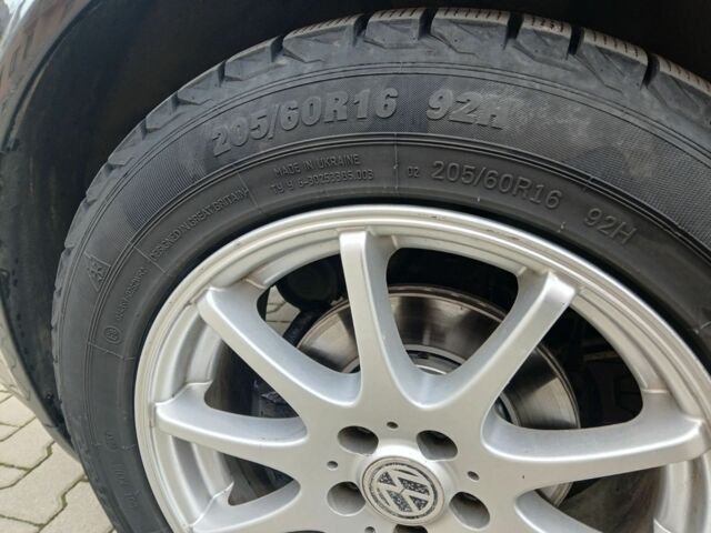 Черный Фольксваген Гольф, объемом двигателя 1.6 л и пробегом 234 тыс. км за 3850 $, фото 23 на Automoto.ua