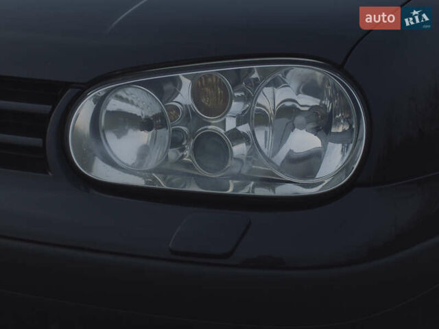 Черный Фольксваген Гольф, объемом двигателя 1.39 л и пробегом 250 тыс. км за 5000 $, фото 1 на Automoto.ua