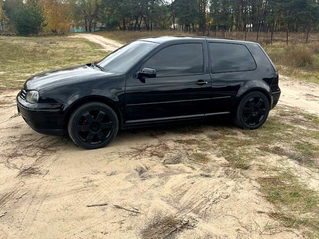 Черный Фольксваген Гольф, объемом двигателя 1.4 л и пробегом 340 тыс. км за 3500 $, фото 2 на Automoto.ua