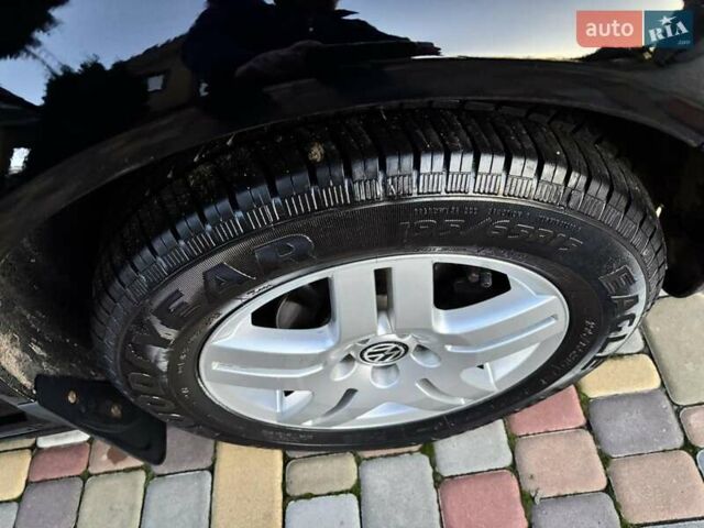 Черный Фольксваген Гольф, объемом двигателя 1.39 л и пробегом 253 тыс. км за 4900 $, фото 10 на Automoto.ua