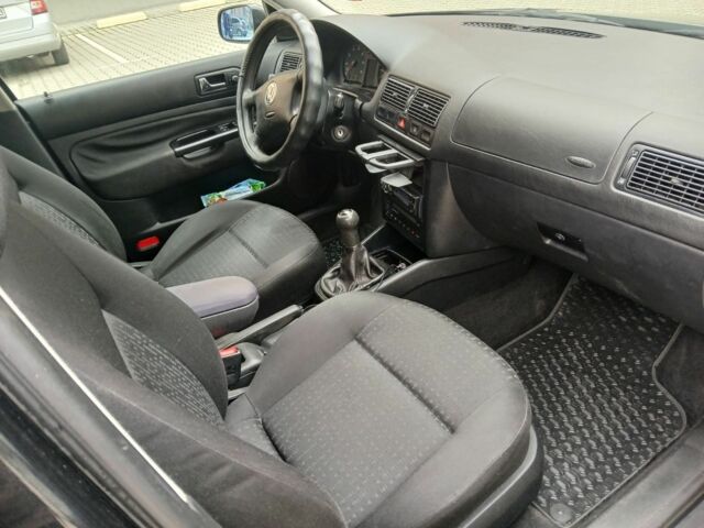 Черный Фольксваген Гольф, объемом двигателя 1.6 л и пробегом 234 тыс. км за 3850 $, фото 18 на Automoto.ua