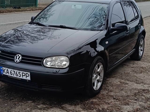Черный Фольксваген Гольф, объемом двигателя 1.6 л и пробегом 320 тыс. км за 3700 $, фото 1 на Automoto.ua