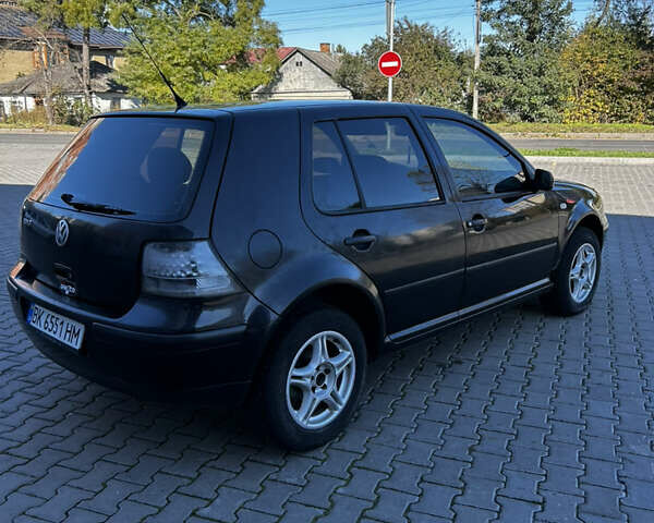 Черный Фольксваген Гольф, объемом двигателя 1.39 л и пробегом 298 тыс. км за 2600 $, фото 3 на Automoto.ua