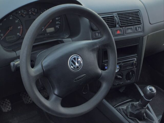 Черный Фольксваген Гольф, объемом двигателя 1.4 л и пробегом 250 тыс. км за 5000 $, фото 6 на Automoto.ua