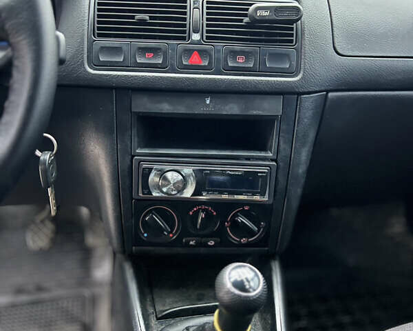 Чорний Фольксваген Гольф, об'ємом двигуна 1.39 л та пробігом 280 тис. км за 4000 $, фото 11 на Automoto.ua