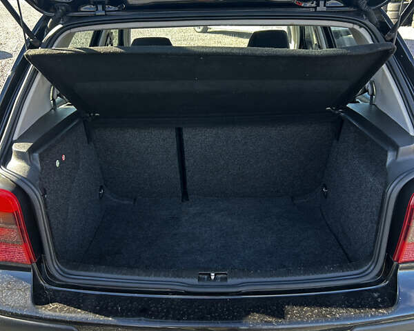 Черный Фольксваген Гольф, объемом двигателя 1.6 л и пробегом 260 тыс. км за 4950 $, фото 4 на Automoto.ua