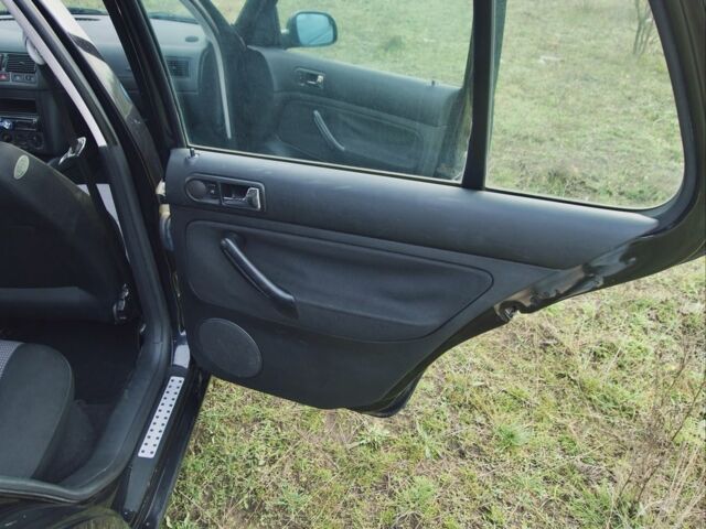 Черный Фольксваген Гольф, объемом двигателя 1.4 л и пробегом 250 тыс. км за 5000 $, фото 9 на Automoto.ua