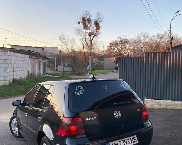 Черный Фольксваген Гольф, объемом двигателя 1.6 л и пробегом 212 тыс. км за 4500 $, фото 5 на Automoto.ua