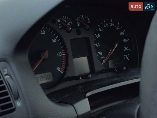 Черный Фольксваген Гольф, объемом двигателя 1.39 л и пробегом 250 тыс. км за 5000 $, фото 4 на Automoto.ua