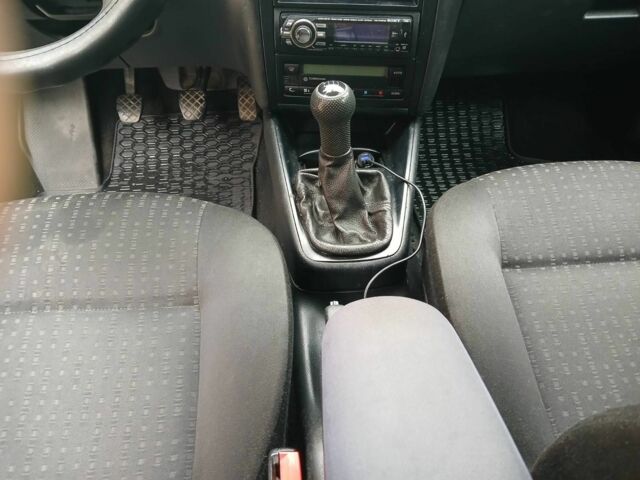 Черный Фольксваген Гольф, объемом двигателя 1.6 л и пробегом 234 тыс. км за 3850 $, фото 14 на Automoto.ua