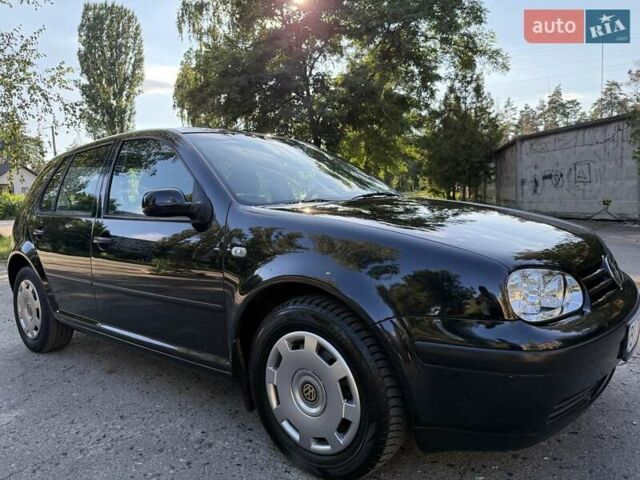 Черный Фольксваген Гольф, объемом двигателя 1.39 л и пробегом 209 тыс. км за 4300 $, фото 1 на Automoto.ua