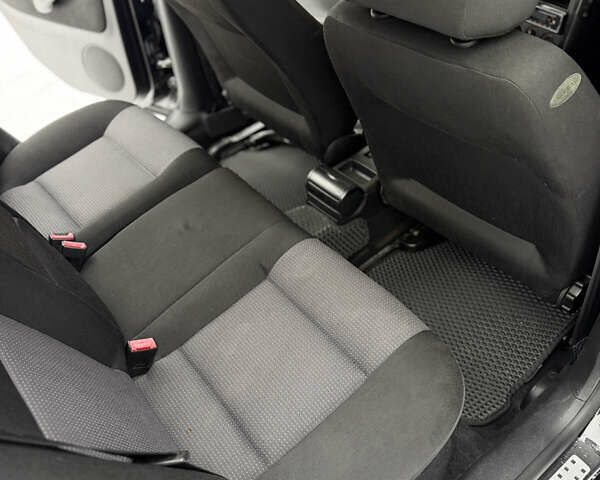 Чорний Фольксваген Гольф, об'ємом двигуна 1.39 л та пробігом 218 тис. км за 4500 $, фото 16 на Automoto.ua