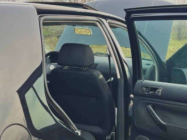 Черный Фольксваген Гольф, объемом двигателя 1.4 л и пробегом 250 тыс. км за 5000 $, фото 15 на Automoto.ua