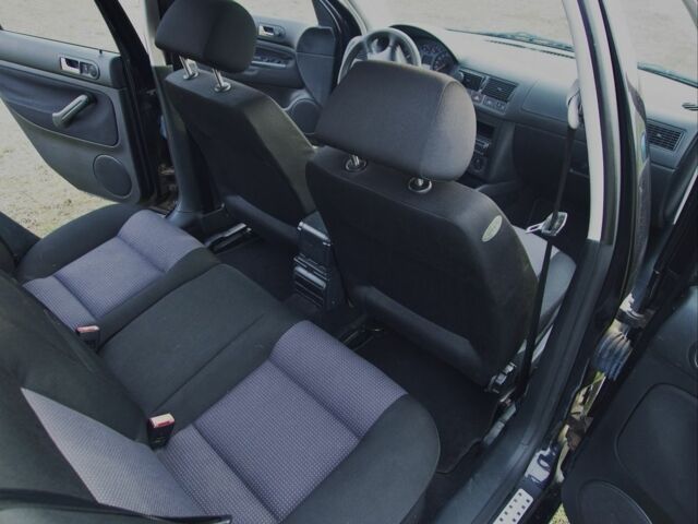 Черный Фольксваген Гольф, объемом двигателя 1.4 л и пробегом 250 тыс. км за 5000 $, фото 14 на Automoto.ua