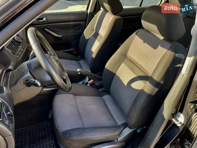 Черный Фольксваген Гольф, объемом двигателя 1.4 л и пробегом 260 тыс. км за 4500 $, фото 4 на Automoto.ua