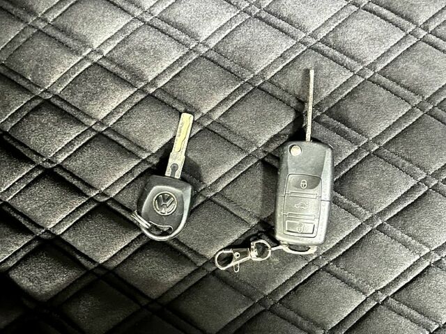 Черный Фольксваген Гольф, объемом двигателя 1.4 л и пробегом 340 тыс. км за 3500 $, фото 8 на Automoto.ua