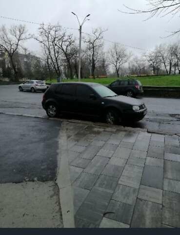 Черный Фольксваген Гольф, объемом двигателя 1.6 л и пробегом 243 тыс. км за 4900 $, фото 7 на Automoto.ua