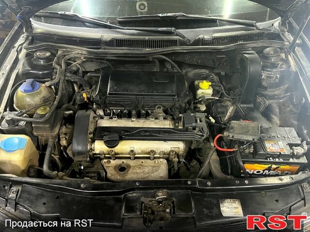 Черный Фольксваген Гольф, объемом двигателя 1.4 л и пробегом 340 тыс. км за 3500 $, фото 7 на Automoto.ua