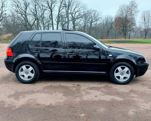 Черный Фольксваген Гольф, объемом двигателя 1.39 л и пробегом 241 тыс. км за 3000 $, фото 1 на Automoto.ua