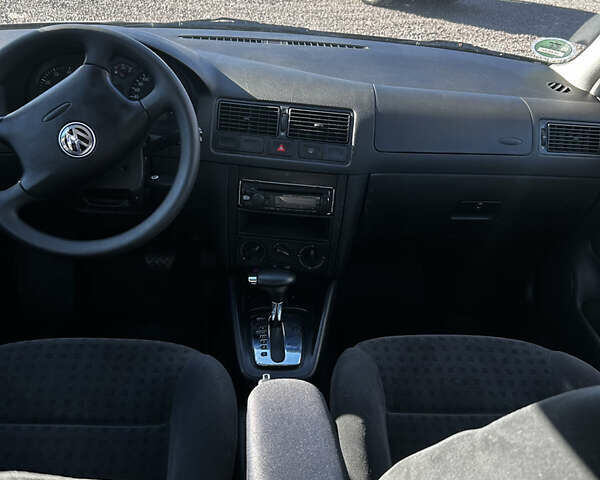 Черный Фольксваген Гольф, объемом двигателя 1.6 л и пробегом 260 тыс. км за 4950 $, фото 14 на Automoto.ua