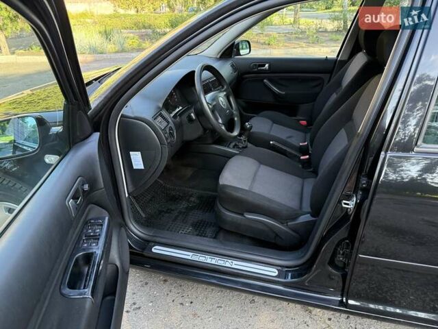 Черный Фольксваген Гольф, объемом двигателя 1.39 л и пробегом 209 тыс. км за 4300 $, фото 11 на Automoto.ua