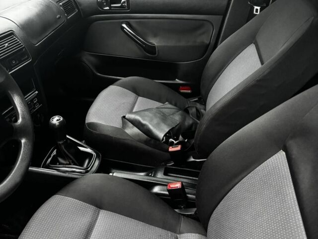 Чорний Фольксваген Гольф, об'ємом двигуна 1.4 л та пробігом 270 тис. км за 2950 $, фото 4 на Automoto.ua