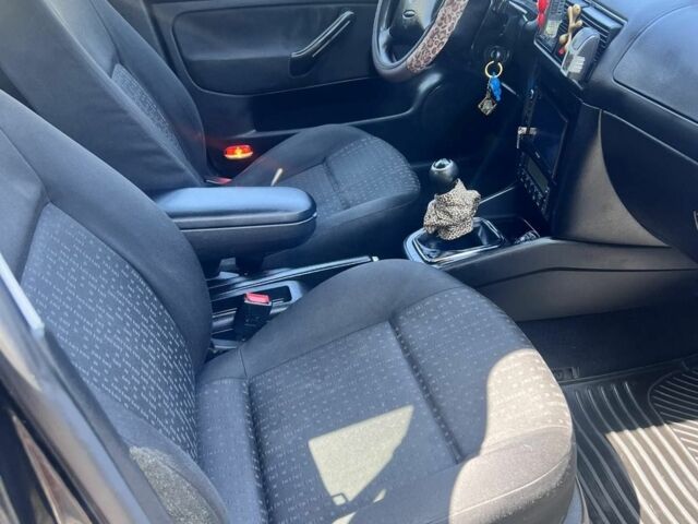 Черный Фольксваген Гольф, объемом двигателя 1.4 л и пробегом 279 тыс. км за 2850 $, фото 4 на Automoto.ua