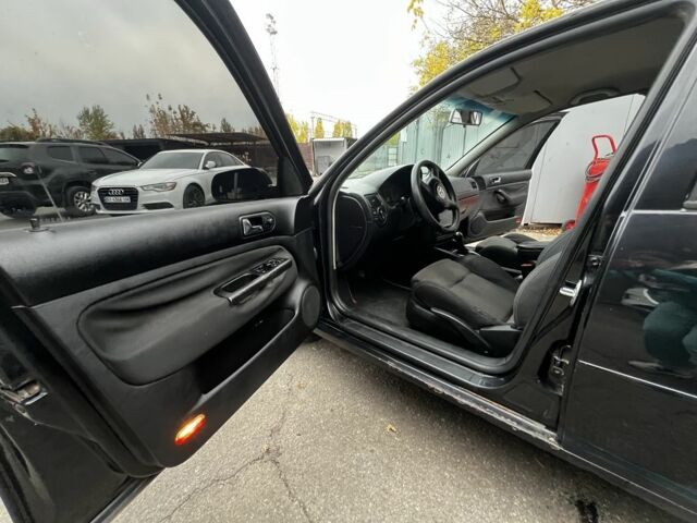 Черный Фольксваген Гольф, объемом двигателя 1.9 л и пробегом 390 тыс. км за 4000 $, фото 6 на Automoto.ua