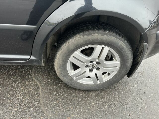 Черный Фольксваген Гольф, объемом двигателя 1.4 л и пробегом 244 тыс. км за 3900 $, фото 19 на Automoto.ua