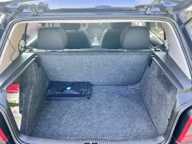 Черный Фольксваген Гольф, объемом двигателя 1.4 л и пробегом 279 тыс. км за 2850 $, фото 12 на Automoto.ua