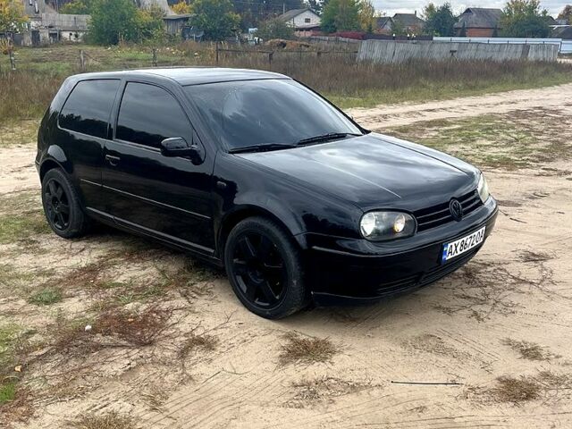 Черный Фольксваген Гольф, объемом двигателя 1.4 л и пробегом 340 тыс. км за 3500 $, фото 1 на Automoto.ua