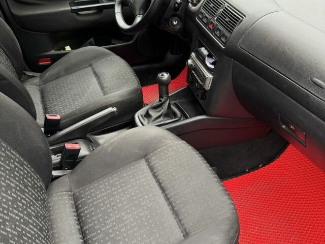 Чорний Фольксваген Гольф, об'ємом двигуна 1.4 л та пробігом 180 тис. км за 3900 $, фото 5 на Automoto.ua