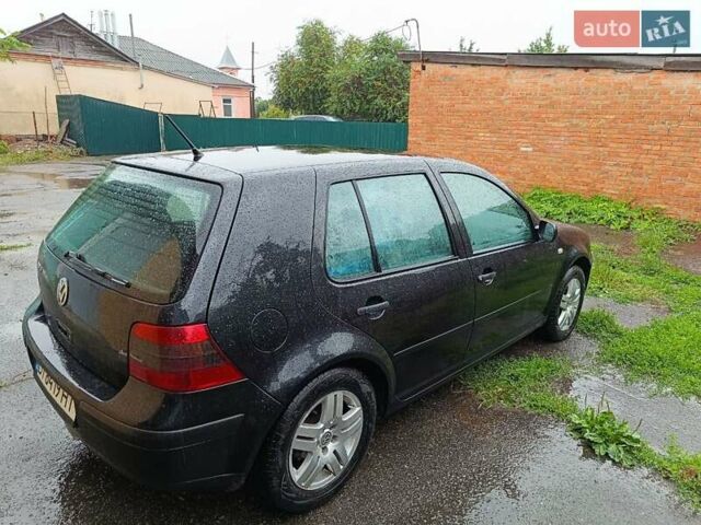 Черный Фольксваген Гольф, объемом двигателя 1.39 л и пробегом 275 тыс. км за 3800 $, фото 2 на Automoto.ua
