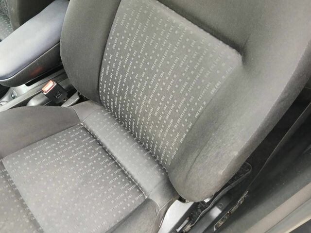 Черный Фольксваген Гольф, объемом двигателя 1.6 л и пробегом 234 тыс. км за 3850 $, фото 19 на Automoto.ua